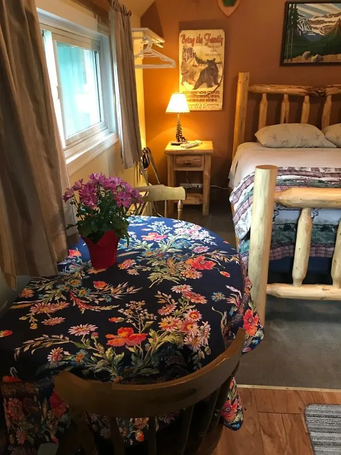 Holiday Lodge Cabins Banff 3*,